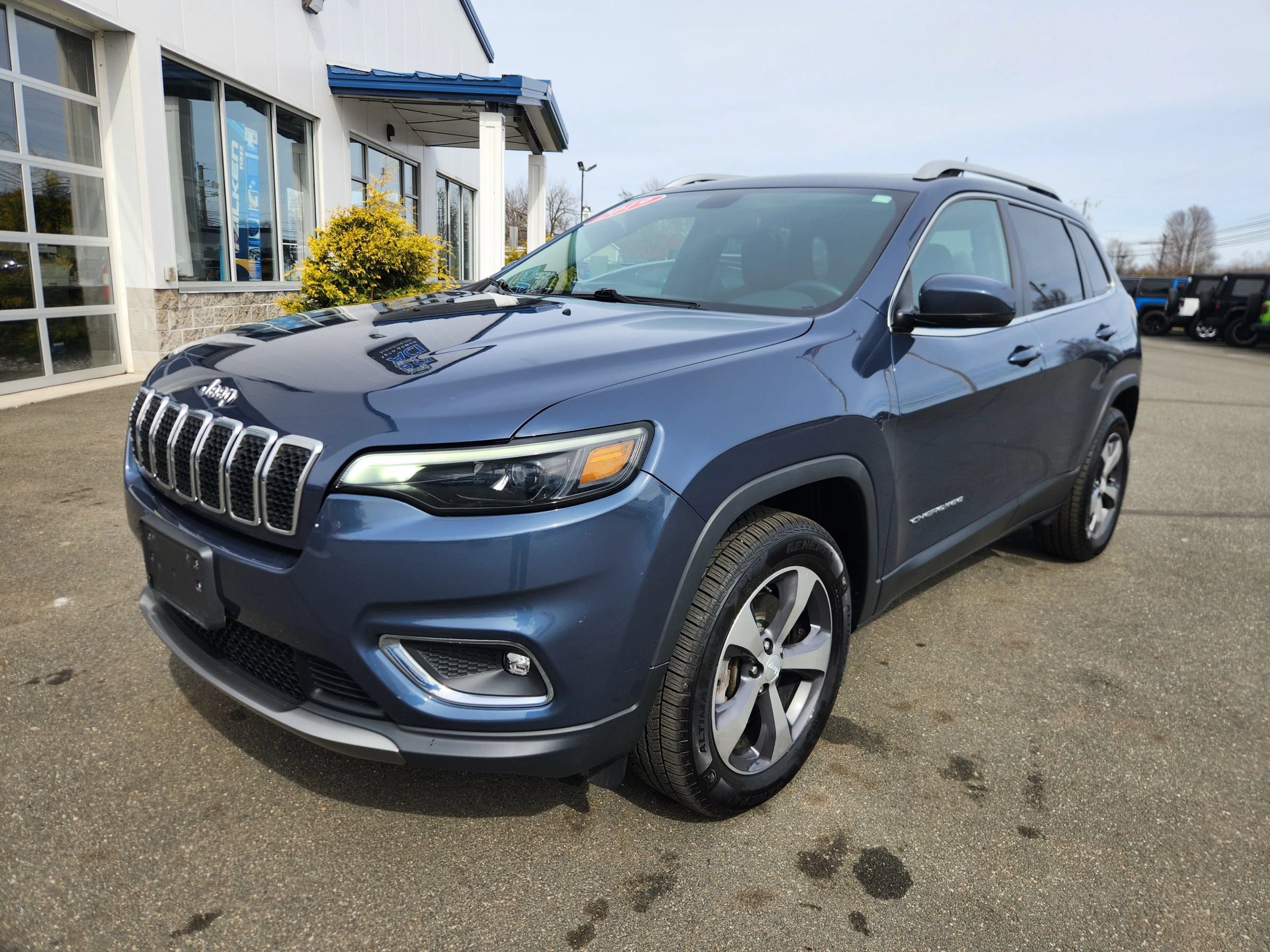 Used 2019 Jeep Cherokee Limited AWD/4WD image 6