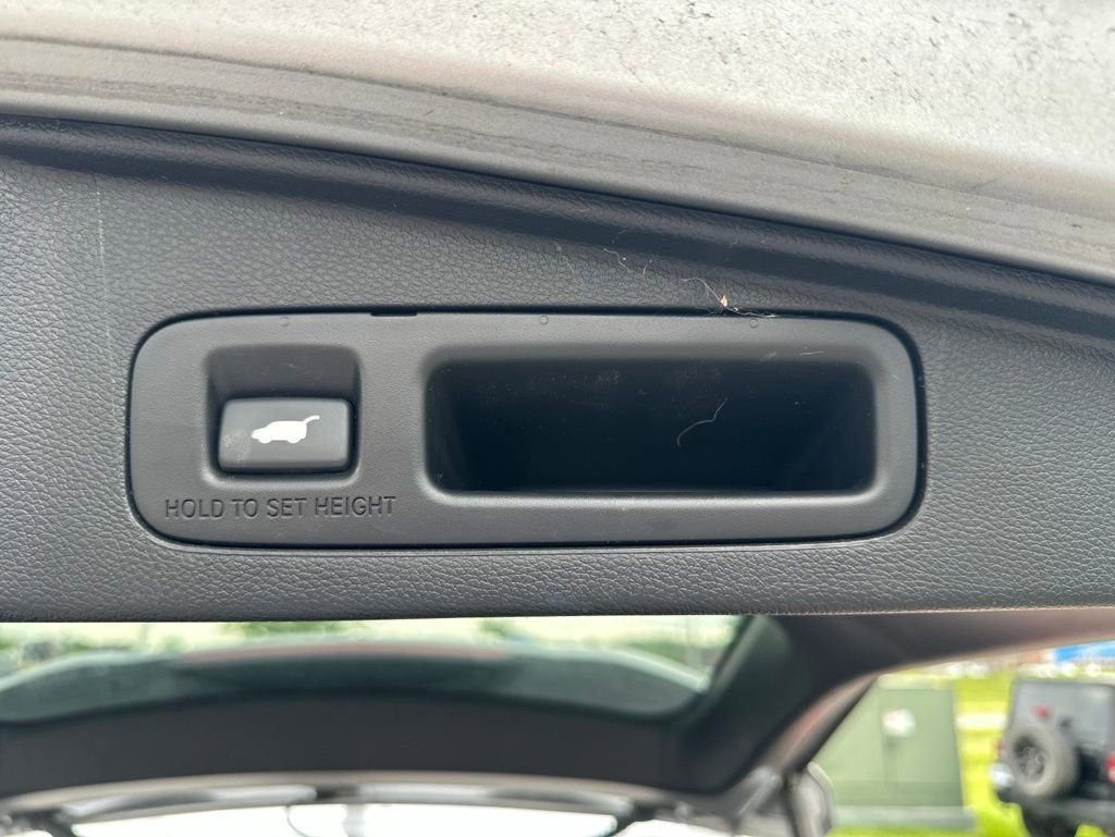 Used 2018 Honda CR-V Touring image 12