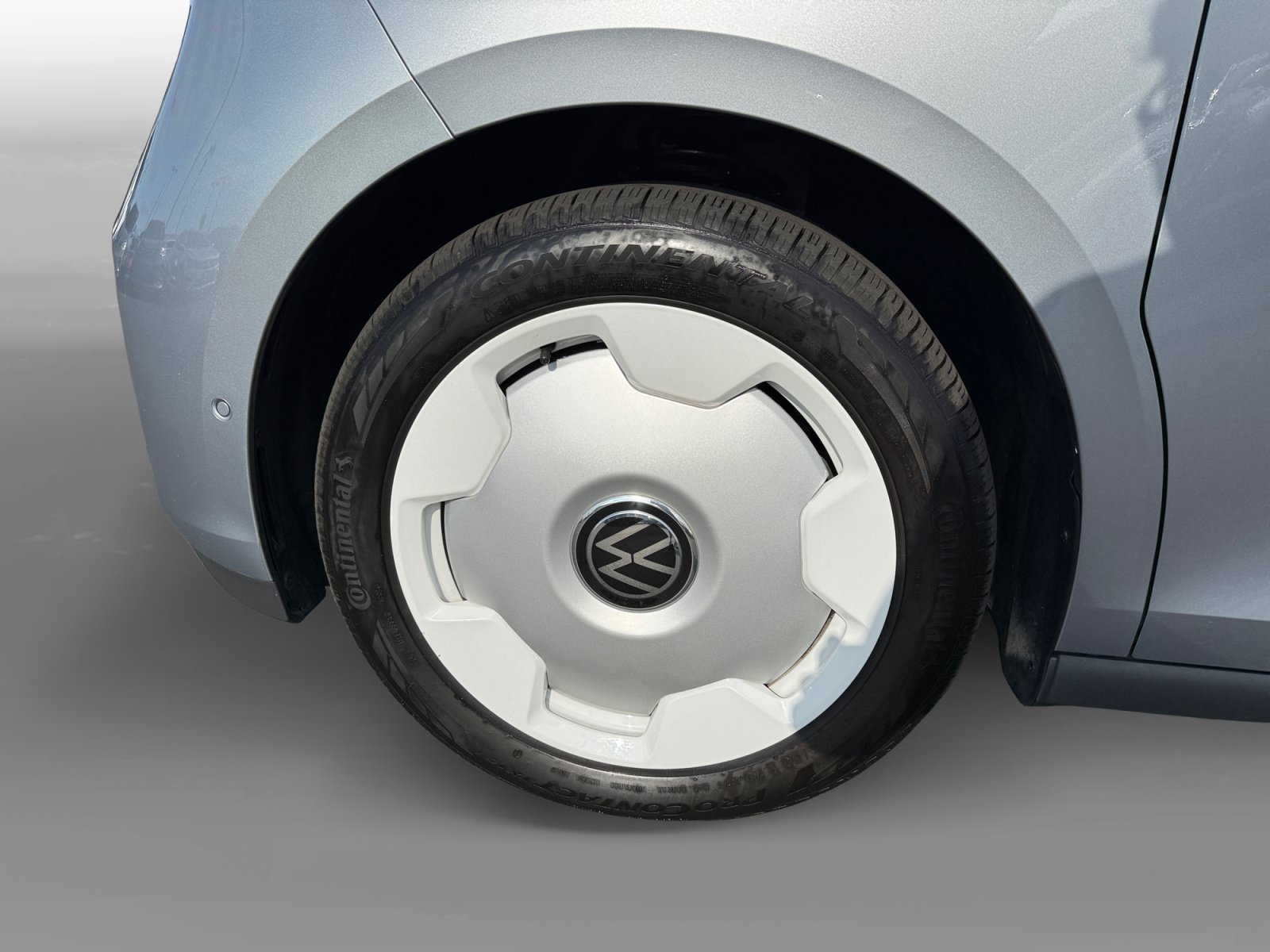 Certified 2025 Volkswagen ID. Buzz 1st Edition RWD image 9