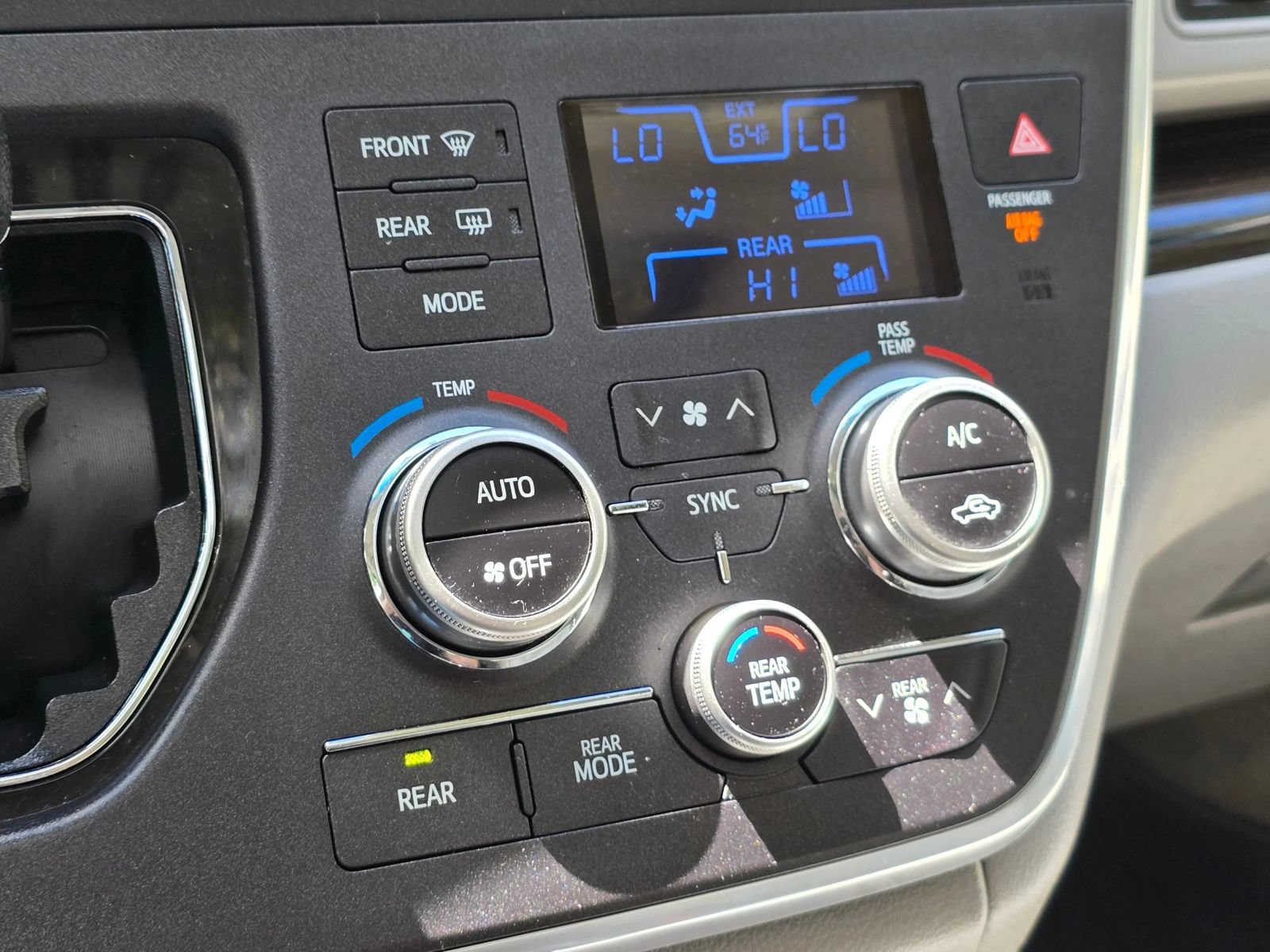 Used 2015 Toyota Sienna XLE w/ XLE Navigation Package FWD image 32