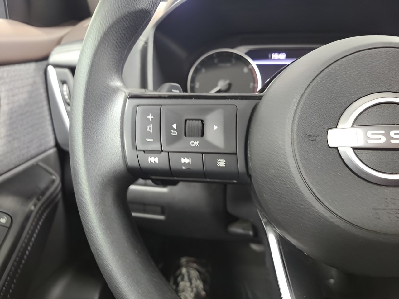 Used 2023 Nissan Rogue SV AWD/4WD image 24