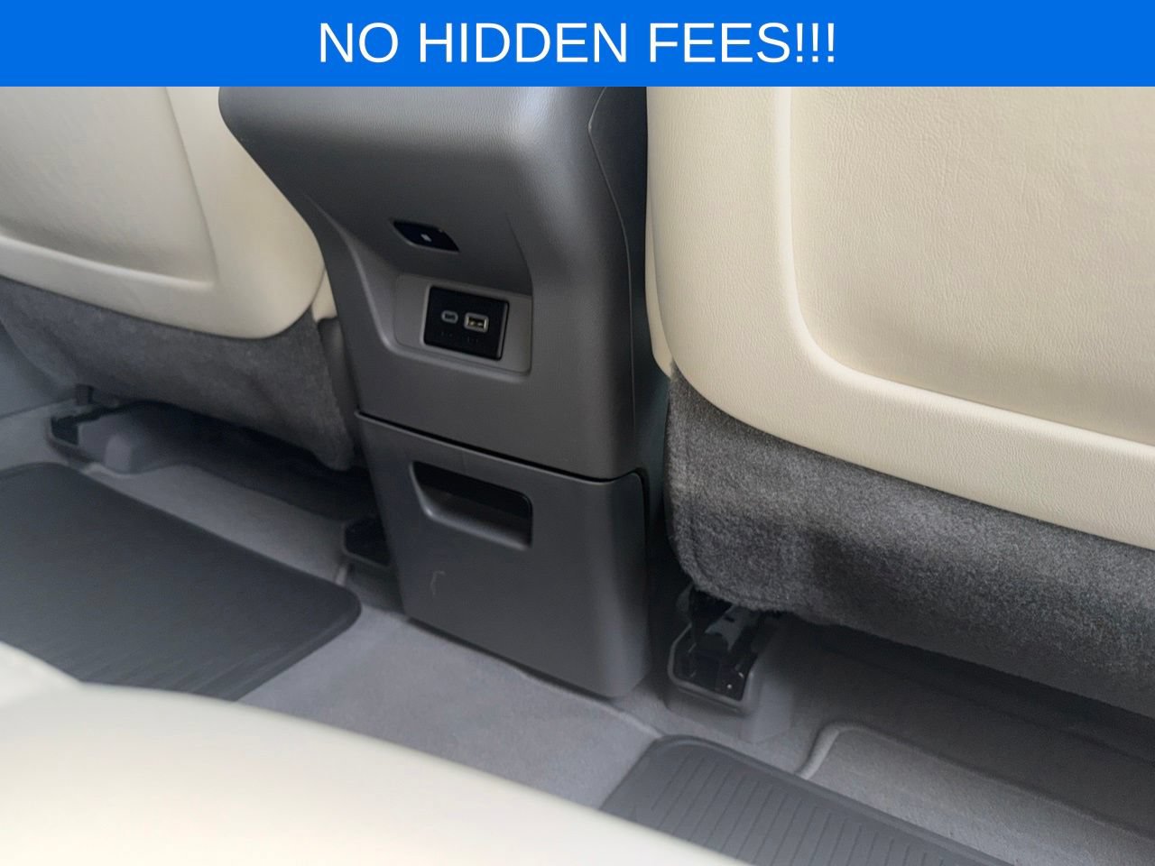 Used 2025 Cadillac XT6 Premium Luxury w/ LPO, Floor Liner Package FWD image 33