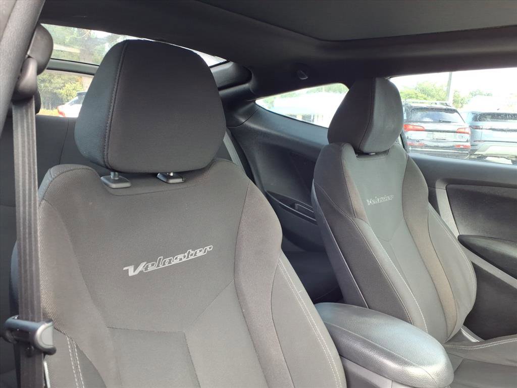 Used 2017 Hyundai Veloster Value Edition image 16