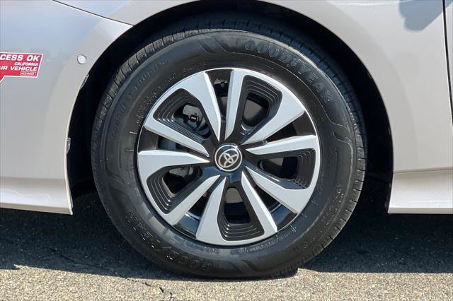 Certified 2018 Toyota Prius Prime Advanced FWD image 32