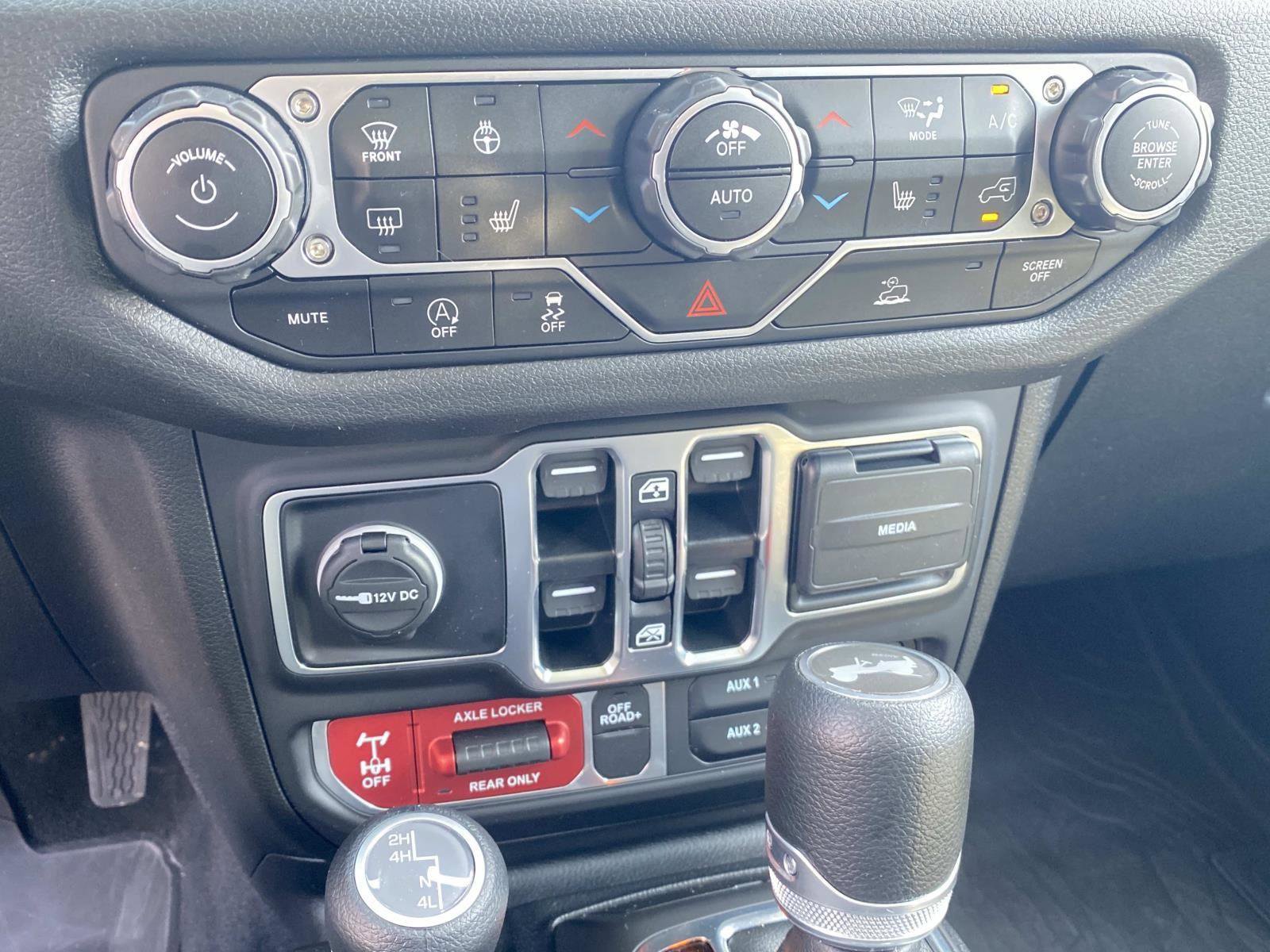 Used 2025 Jeep Wrangler Willys AWD/4WD image 29