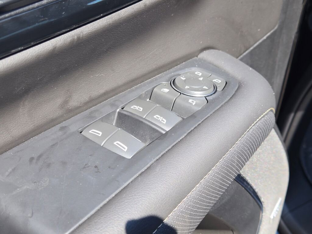 Used 2025 Chevrolet Suburban Premier image 29