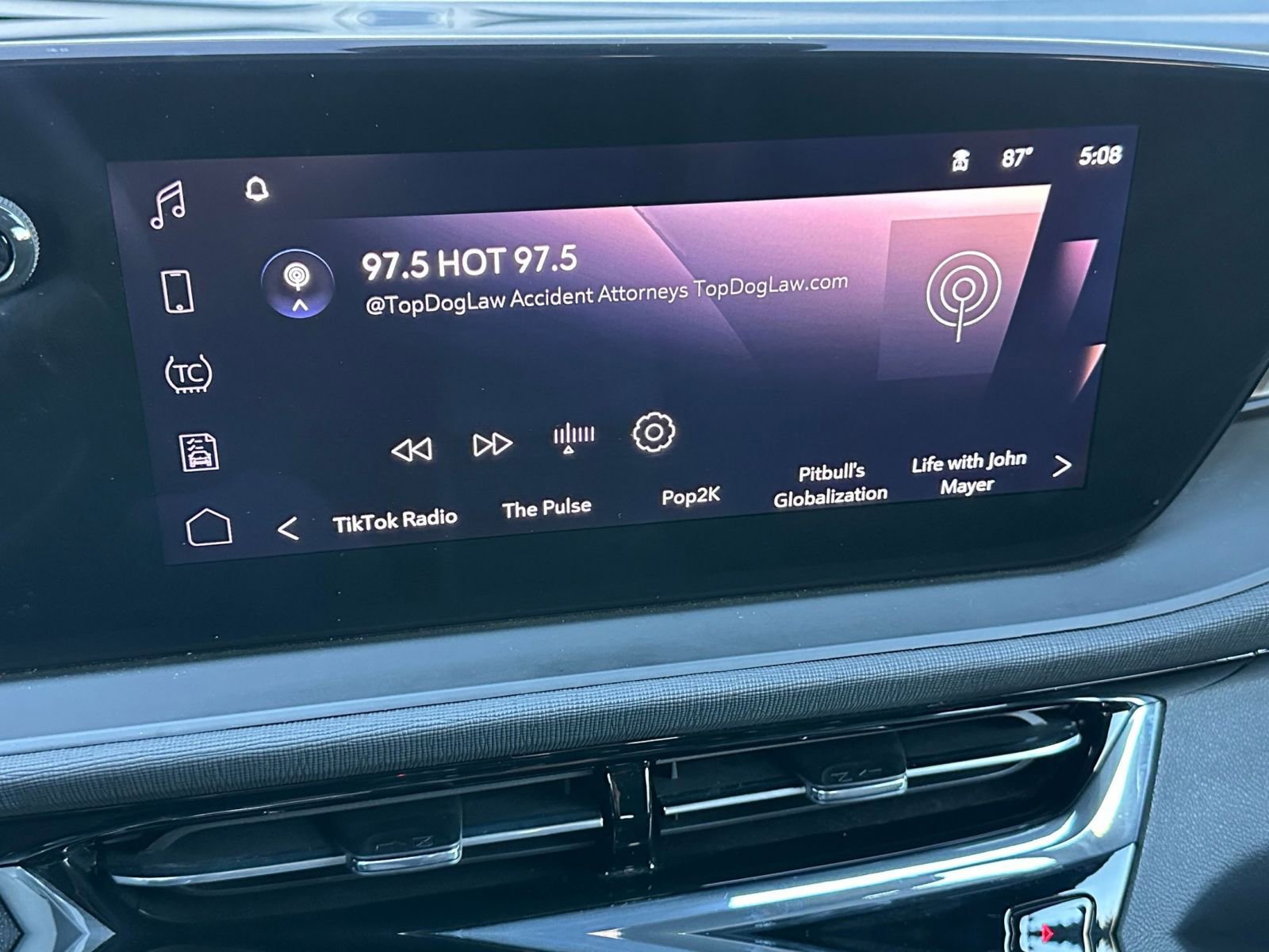 Used 2025 Buick Envista Sport Touring image 21