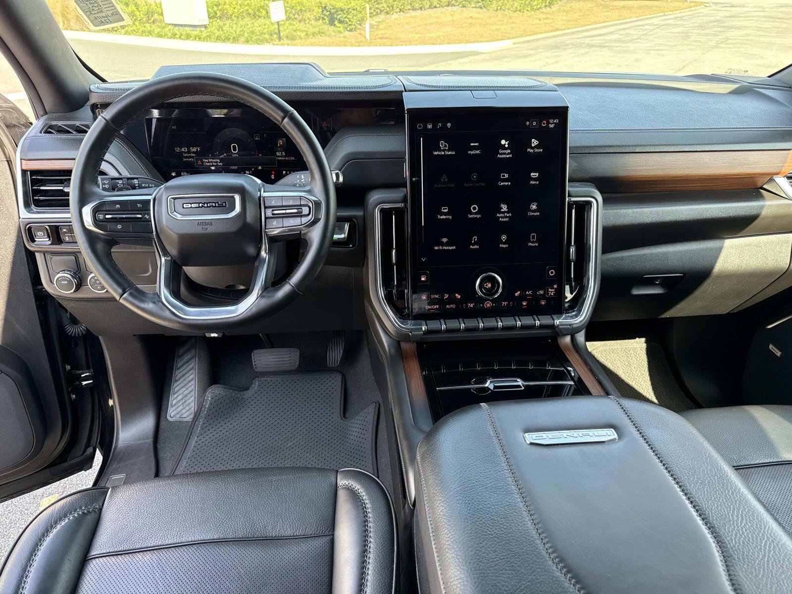 Used 2025 GMC Yukon Denali image 17