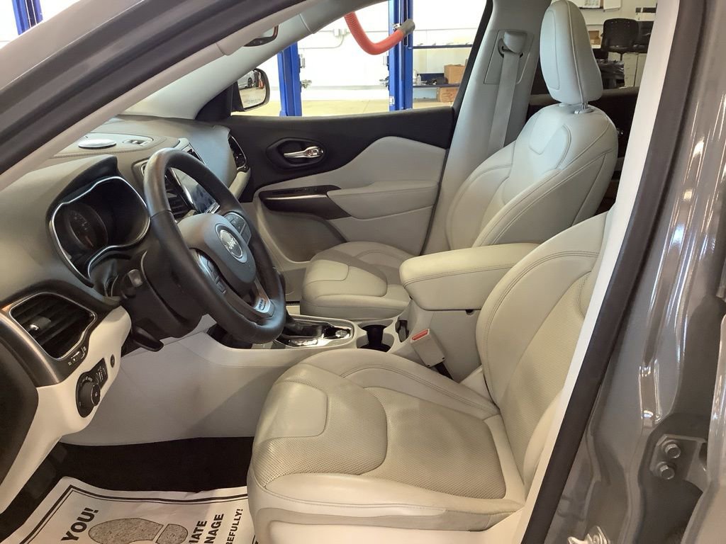 Used 2019 Jeep Cherokee Limited w/ Luxury Group AWD/4WD image 20