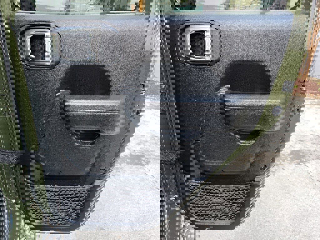 Used 2023 Jeep Gladiator Willys image 24