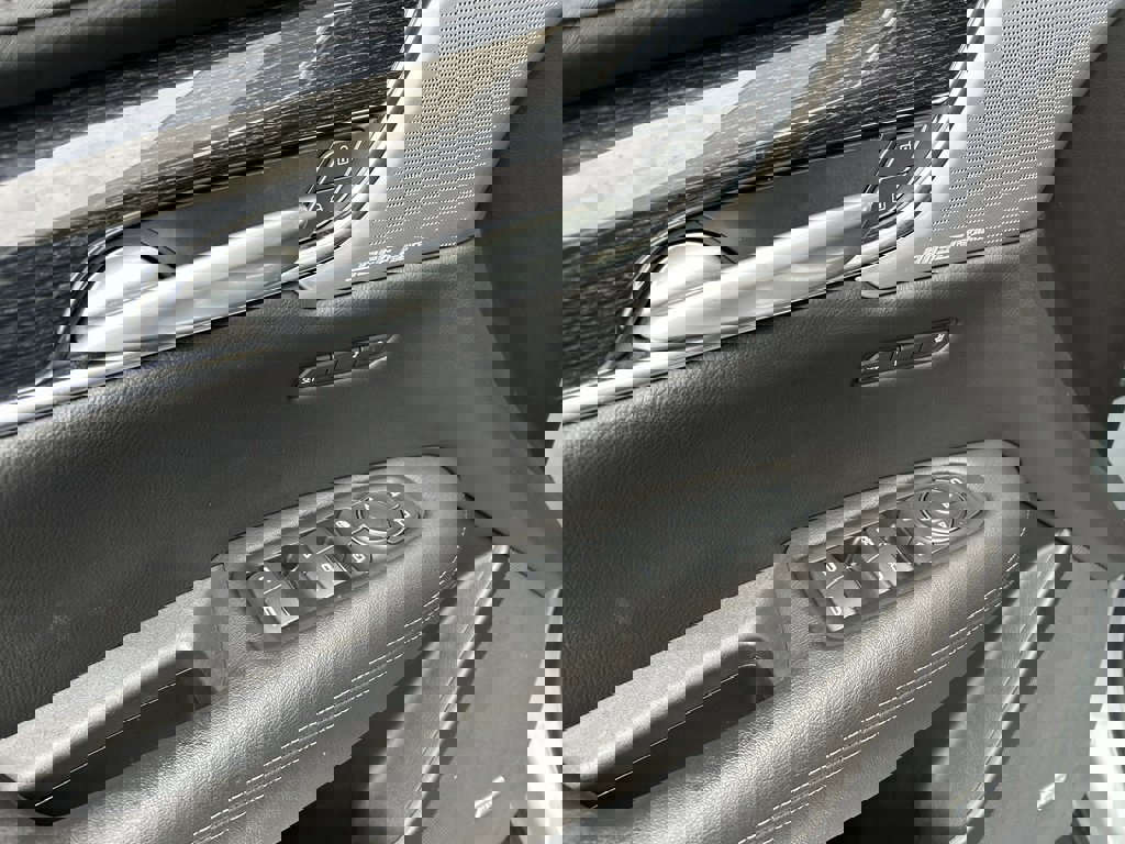 Used 2023 Cadillac XT5 Premium Luxury image 17