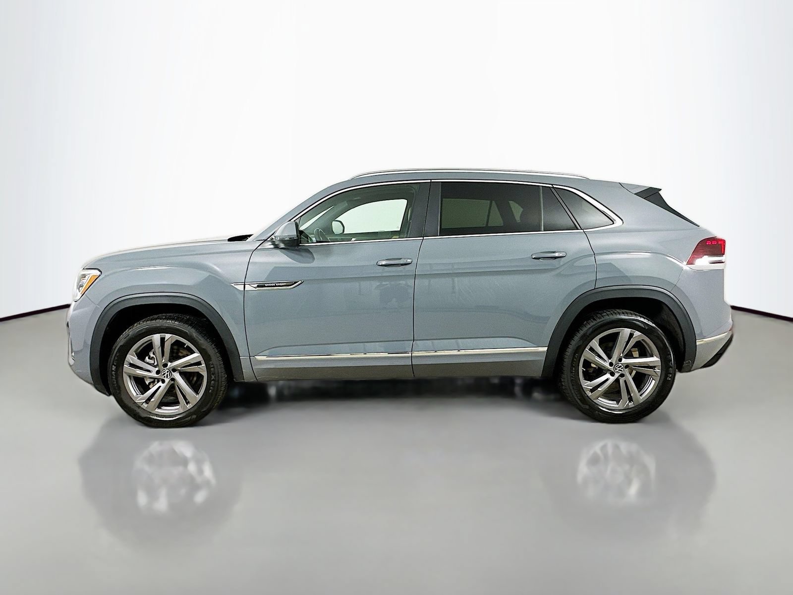 Used 2024 Volkswagen Atlas Cross Sport SEL R-Line AWD/4WD image 8