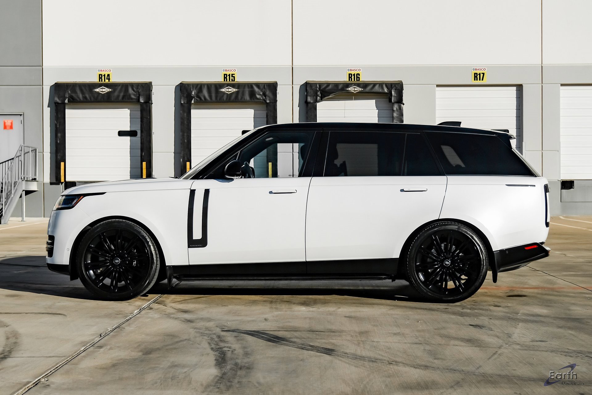 Used 2023 Land Rover Range Rover Long Wheelbase Autobiography image 5