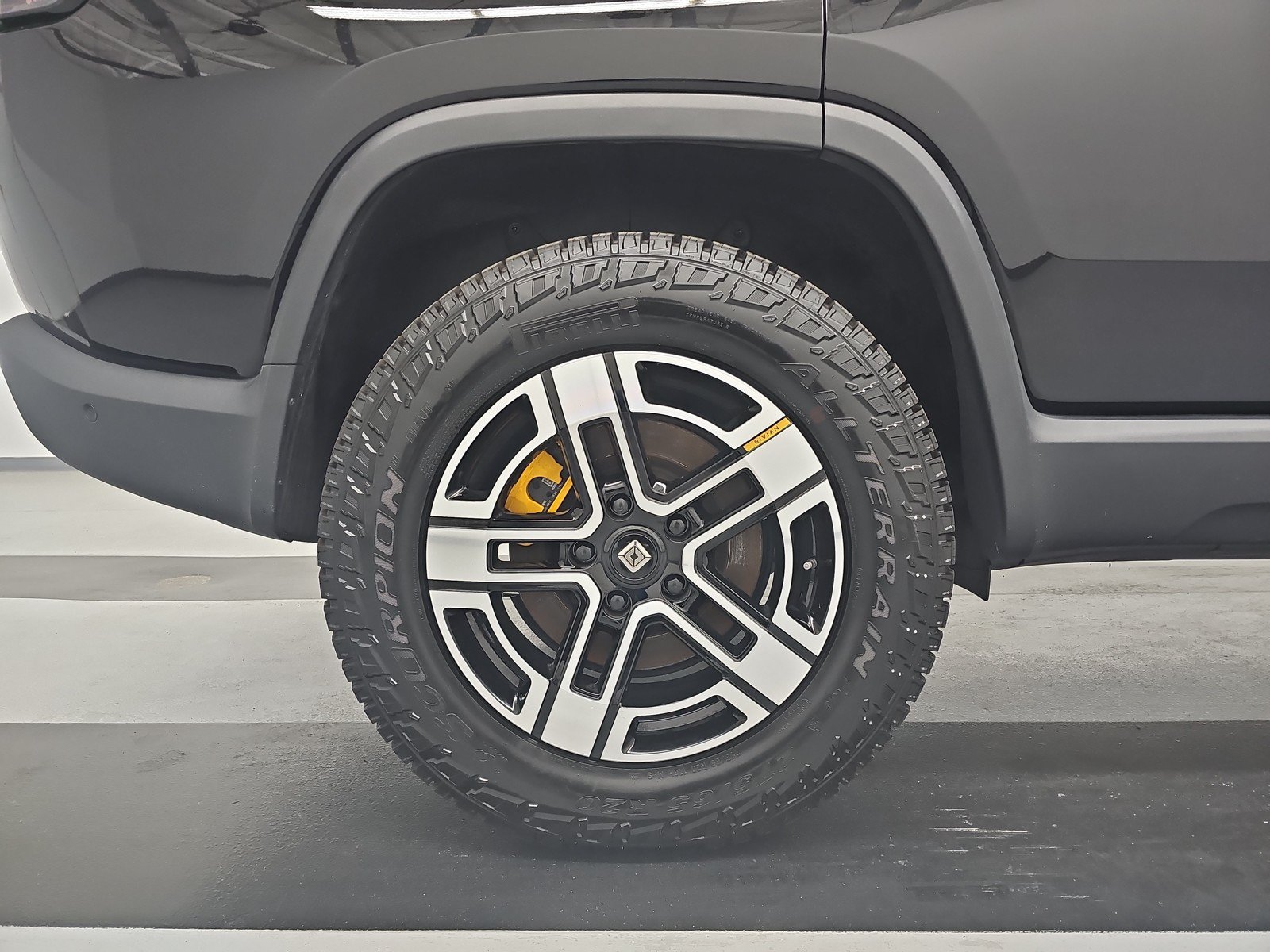 Used 2024 Rivian R1S Adventure AWD/4WD image 12