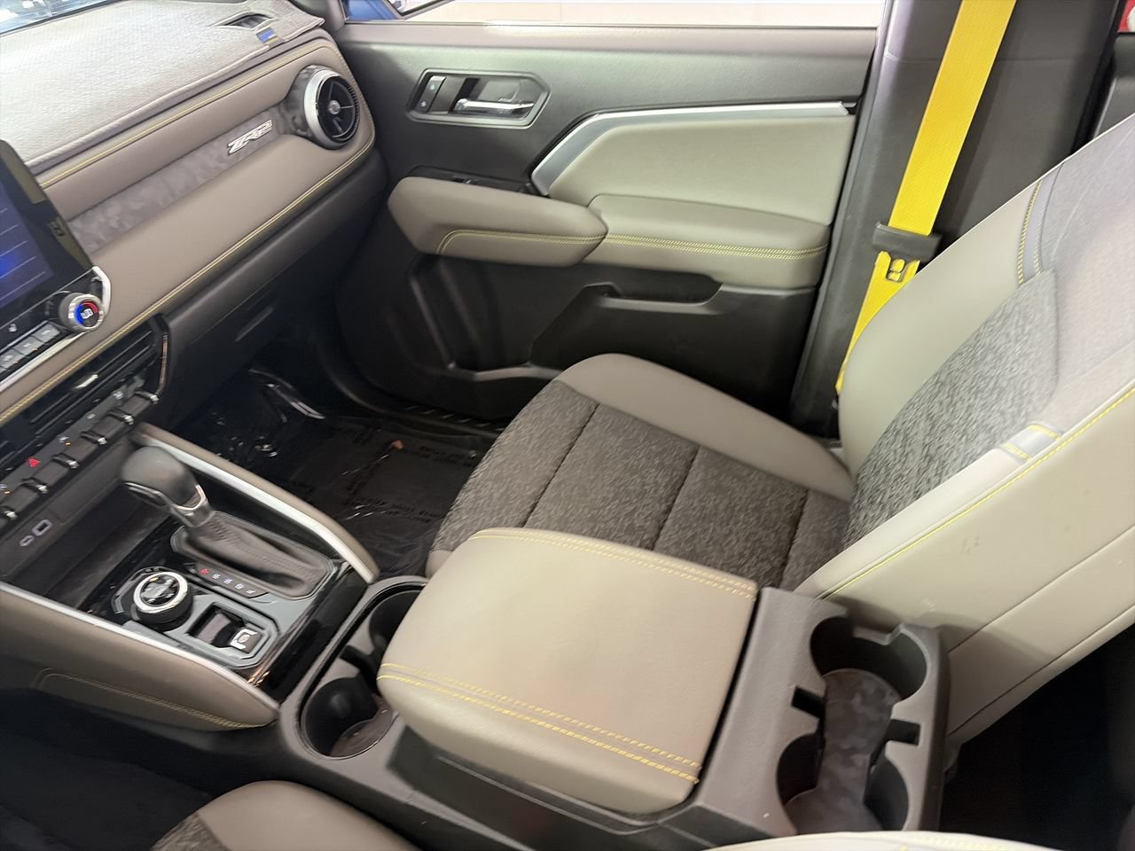 Used 2024 Chevrolet Colorado ZR2 w/ Technology Package AWD/4WD image 22