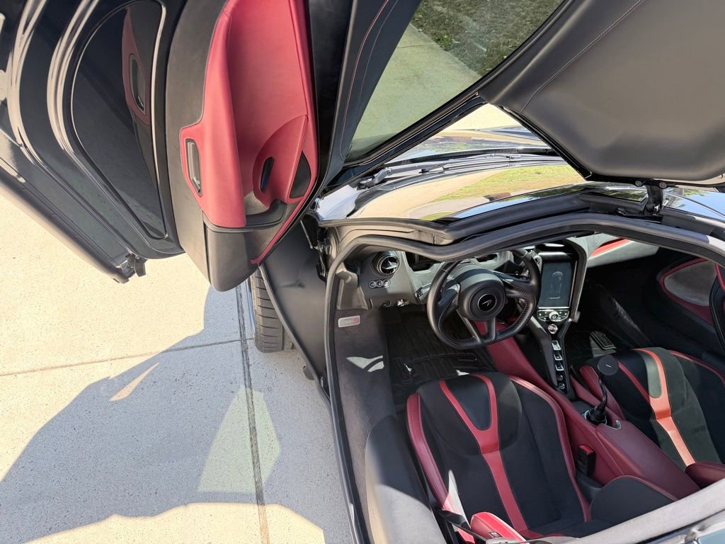 Used 2019 McLaren 720S RWD image 22