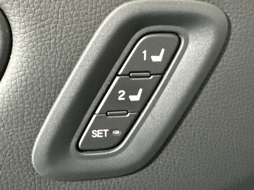 Used 2024 Honda Pilot Touring image 22