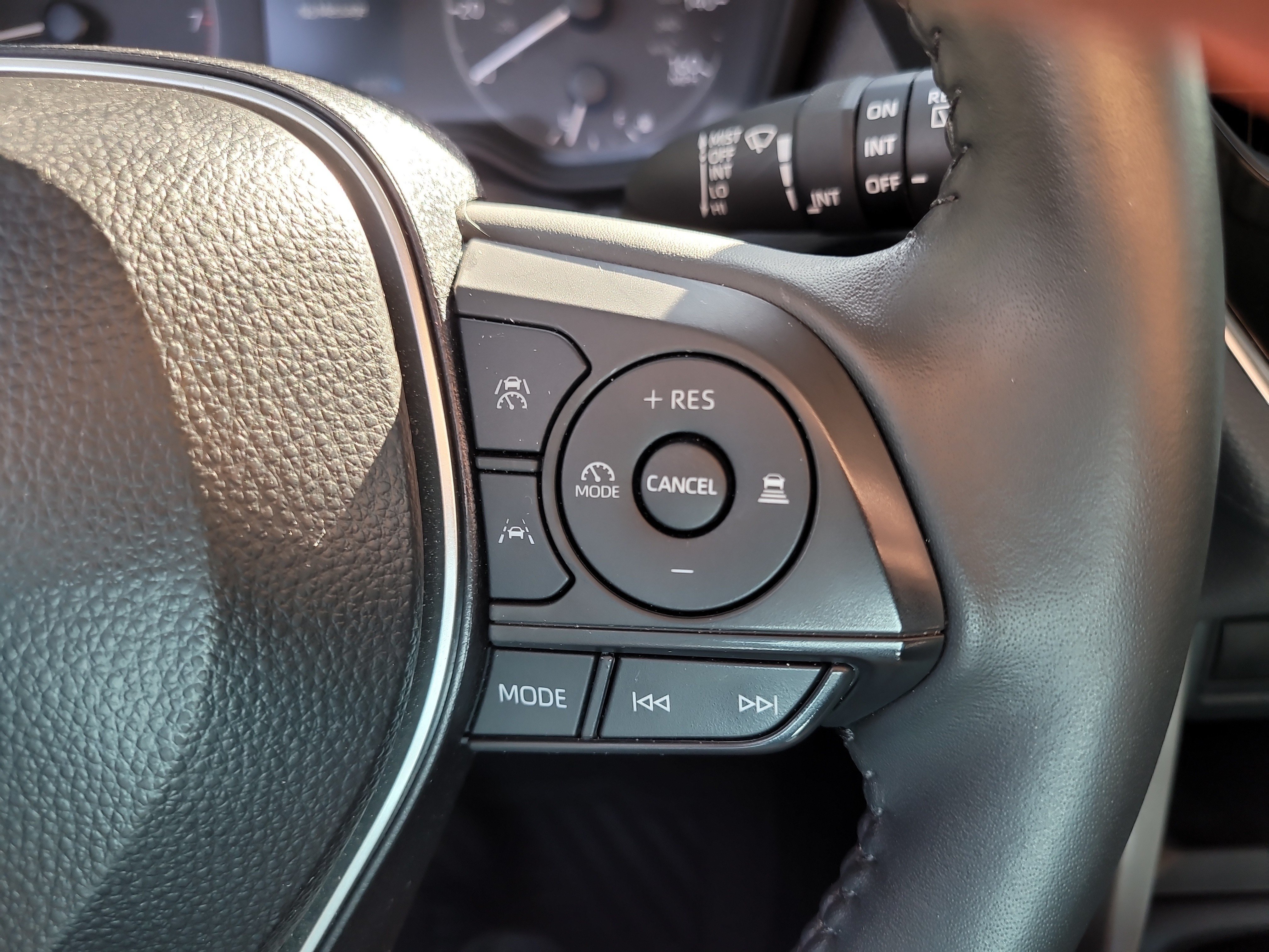 Certified 2025 Toyota Corolla Cross LE FWD image 30