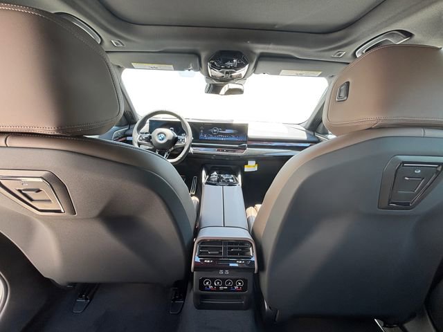 New 2026 BMW 550e xDrive image 28
