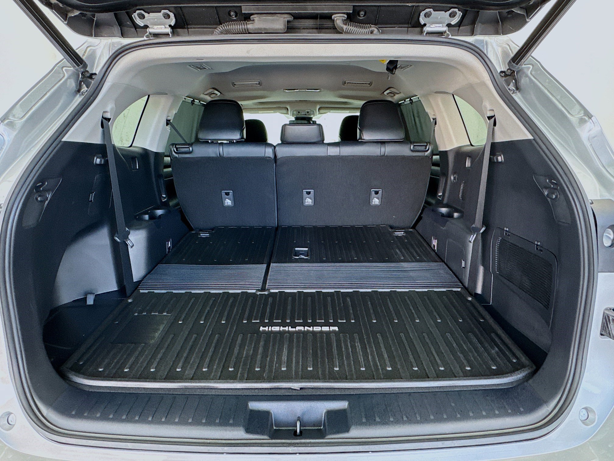 Used 2021 Toyota Highlander XLE image 19