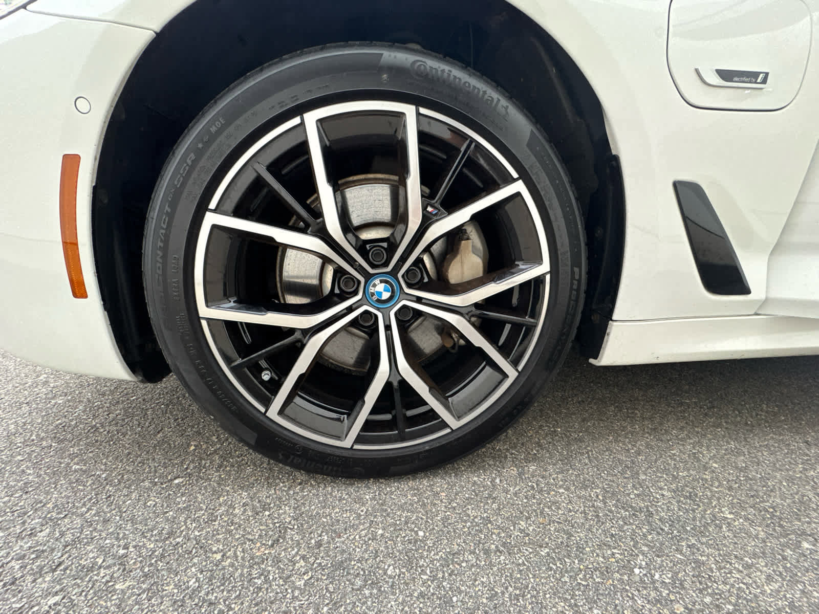 Certified 2023 BMW 530e xDrive w/ Premium Package image 14