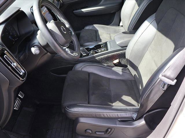 Used 2021 Volvo XC40 T4 R-Design w/ Climate Package FWD image 20