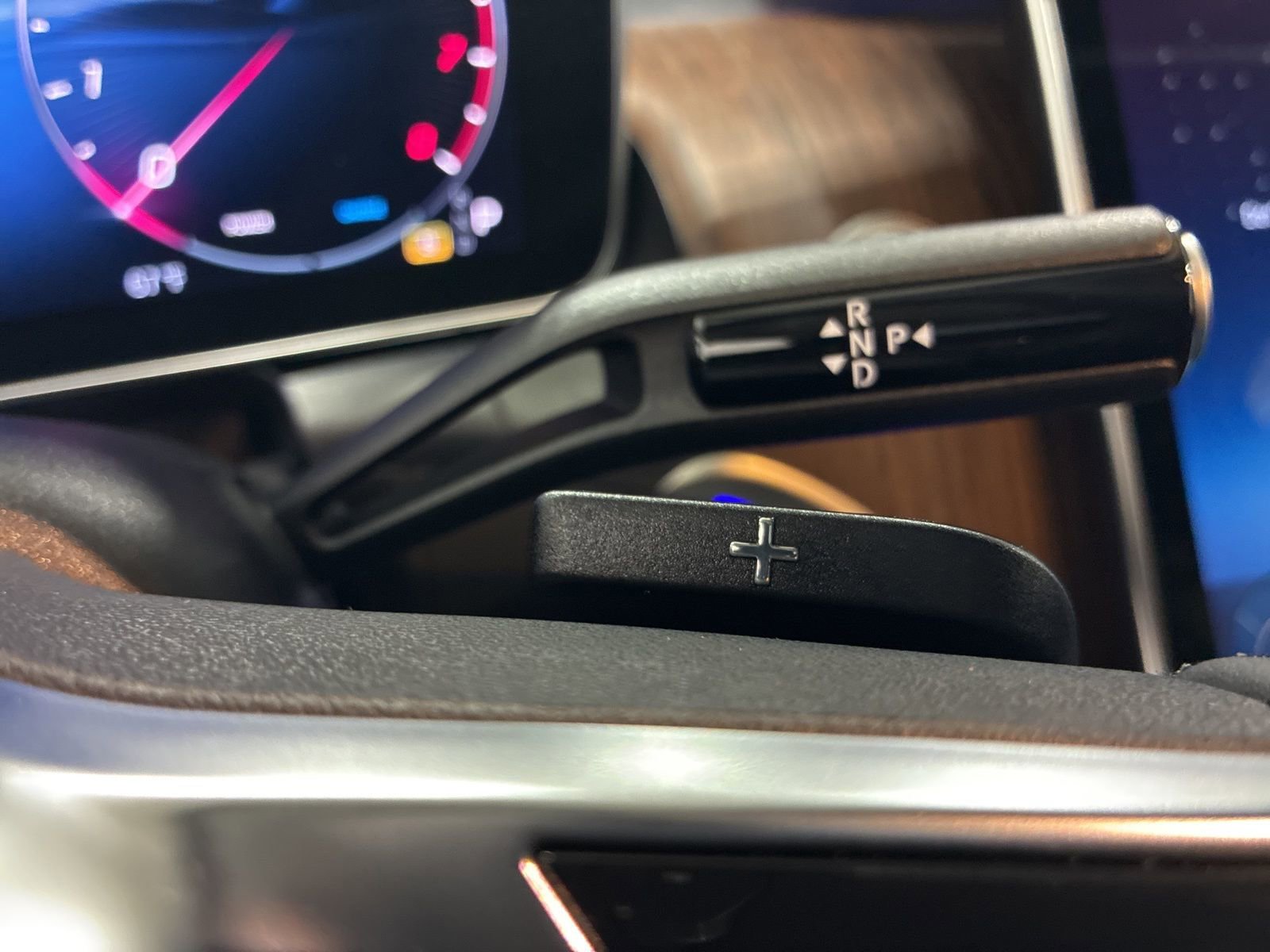 Used 2025 Mercedes-Benz GLC 300 4MATIC image 14