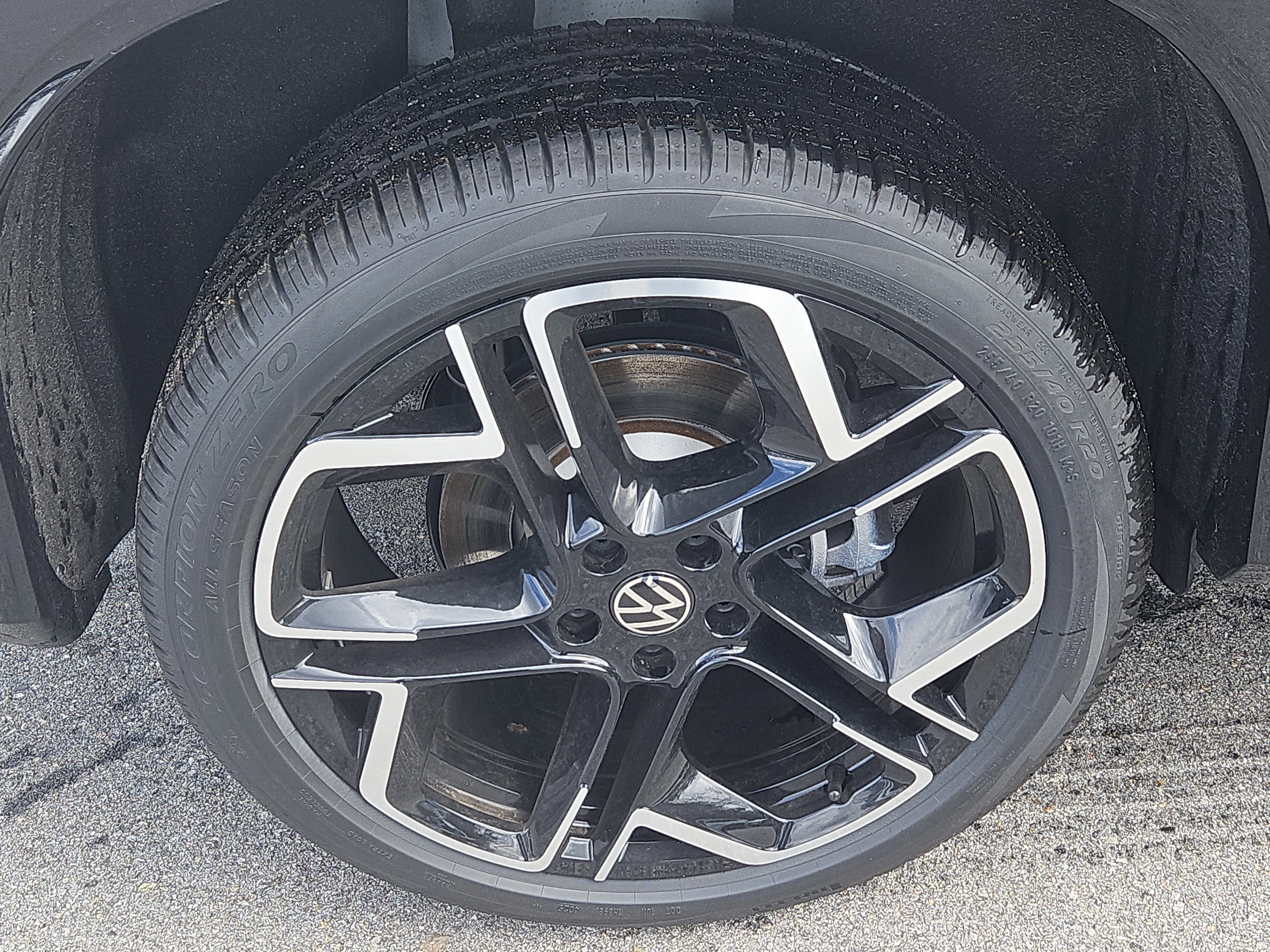 New 2026 Volkswagen Tiguan SEL R-Line image 3