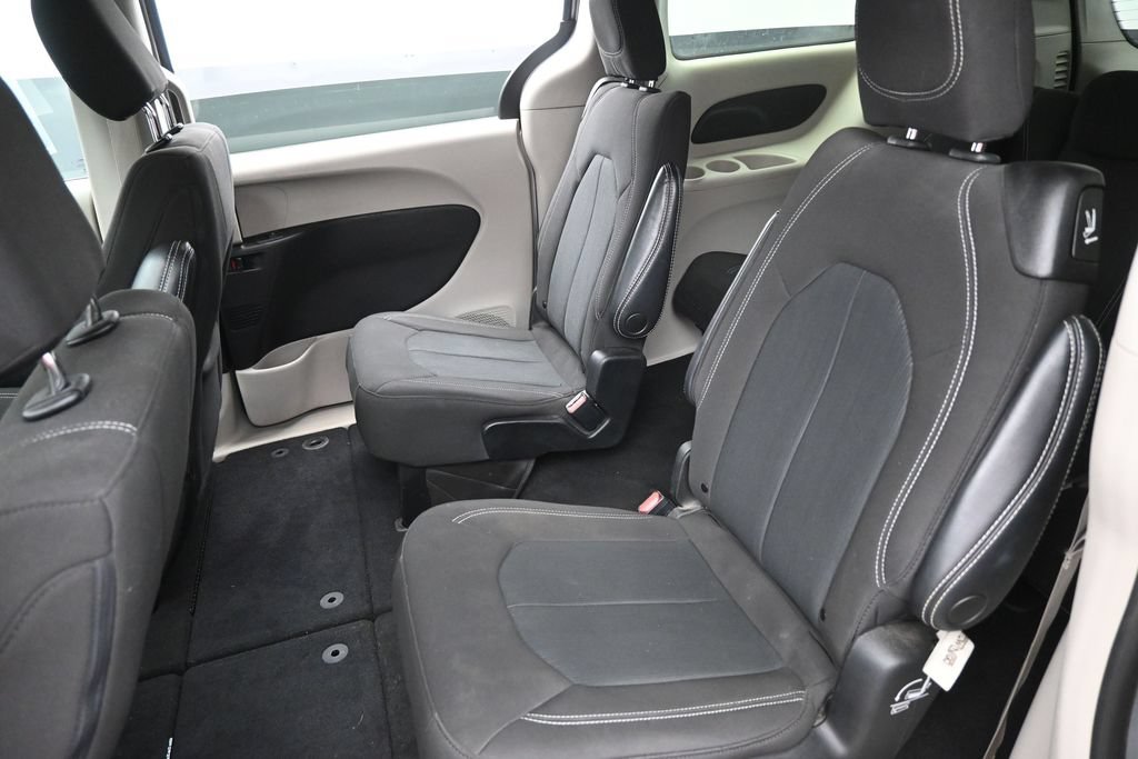 Used 2022 Chrysler Voyager LX FWD image 24