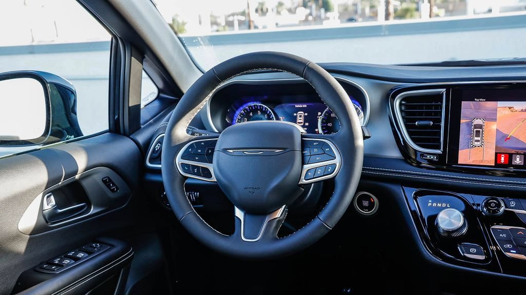New 2027 Chrysler Pacifica Select FWD image 18