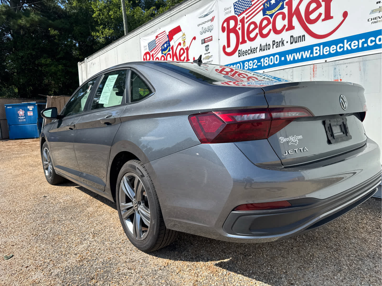 Used 2024 Volkswagen Jetta SE FWD image 8