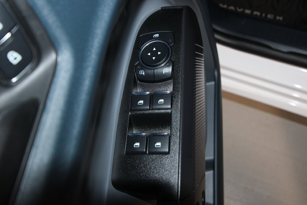 Used 2025 Ford Maverick Lobo AWD/4WD image 6