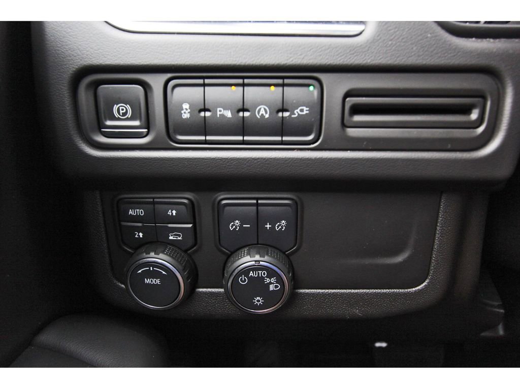 Used 2021 Chevrolet Suburban RST AWD/4WD image 19