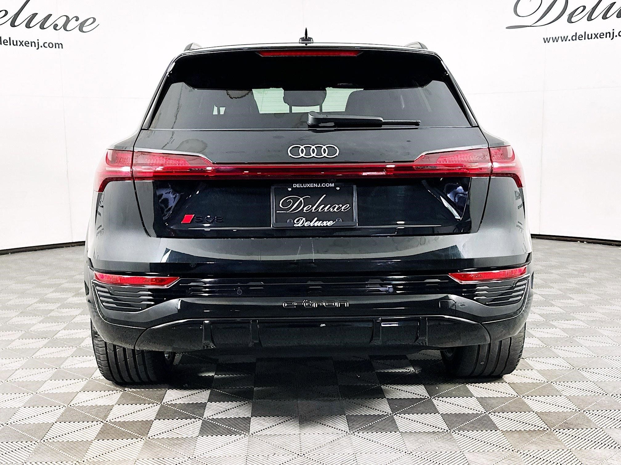 Used 2024 Audi Q8 e-tron Prestige w/ Prestige Package AWD/4WD image 5
