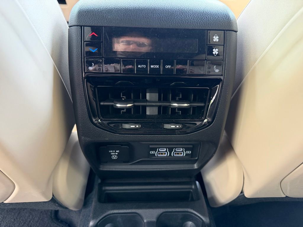 Used 2025 Jeep Grand Cherokee L Limited AWD/4WD image 13