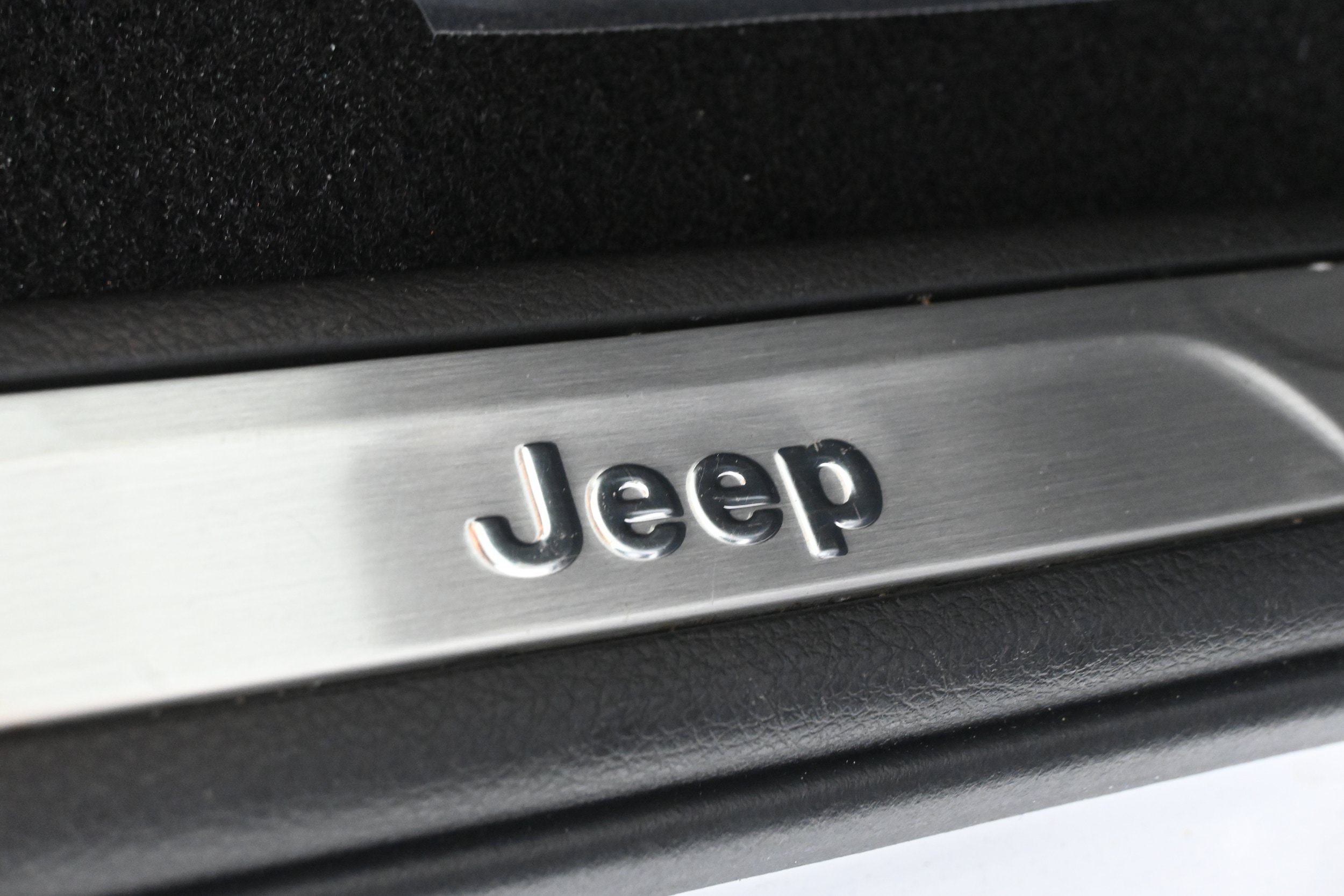 Used 2021 Jeep Grand Cherokee Limited AWD/4WD image 5