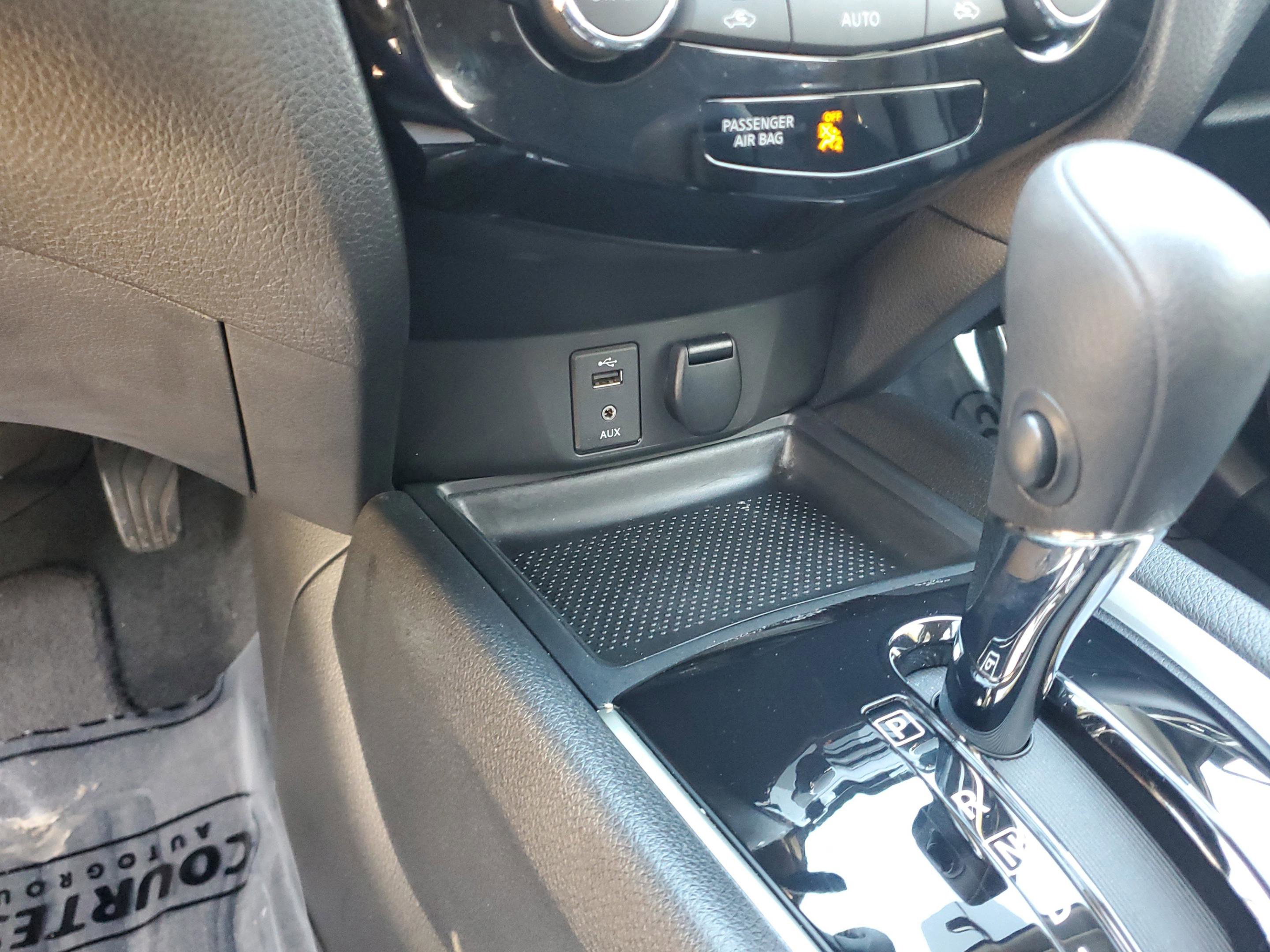 Used 2016 Nissan Rogue SV w/ SV Premium Package image 24