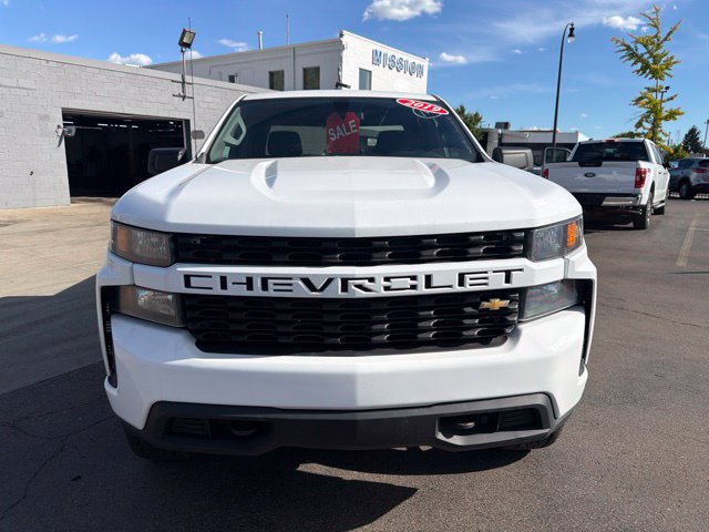 Used 2019 Chevrolet Silverado 1500 Custom w/ Custom Convenience Package AWD/4WD image 2