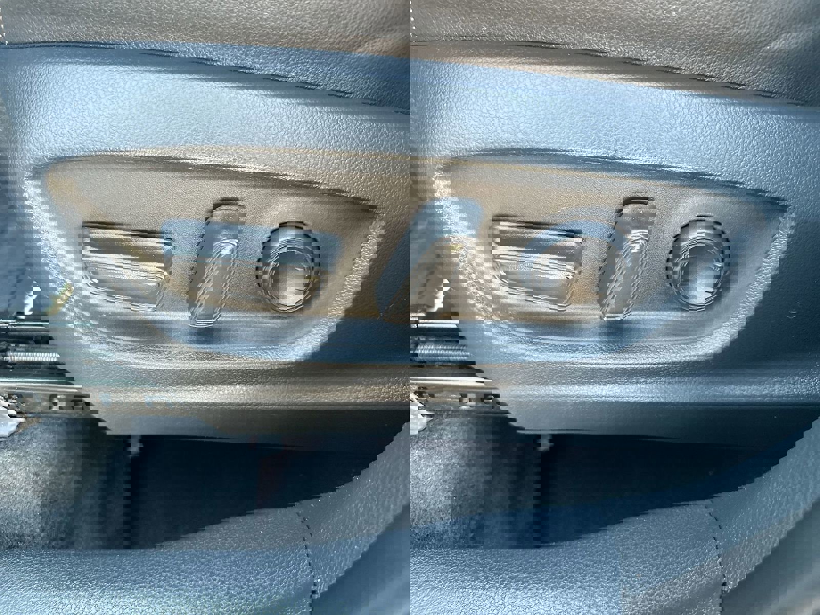 Used 2023 Toyota Corolla Cross XLE image 12