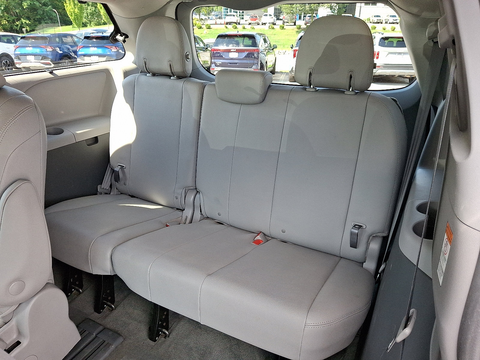 Used 2018 Toyota Sienna XLE w/ XLE Navigation Package FWD image 10