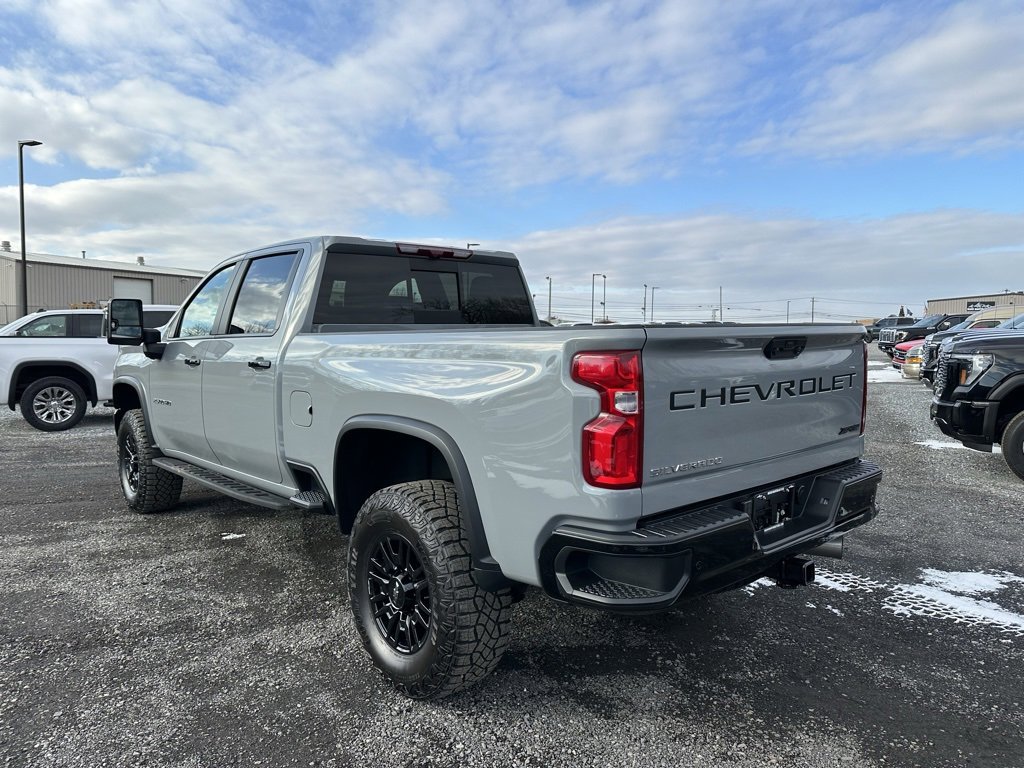 Used 2024 Chevrolet Silverado 2500 ZR2 w/ Technology Package image 8