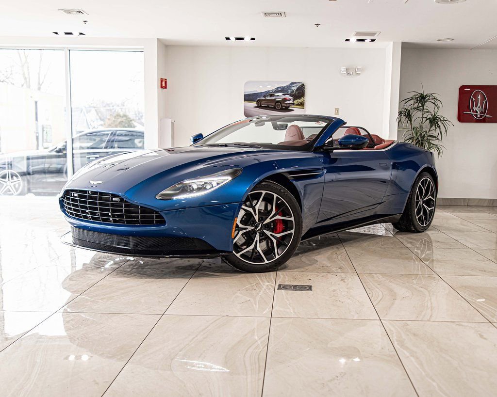 Used 2022 Aston Martin DB11 Volante image 1