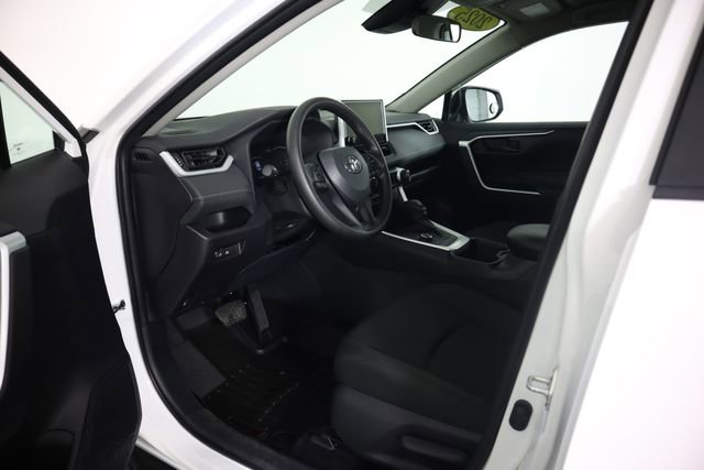 Used 2025 Toyota RAV4 LE image 27