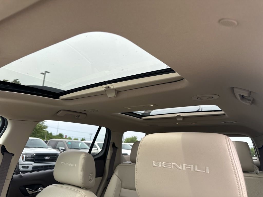 Used 2017 GMC Acadia Denali w/ Technology Package AWD/4WD image 12