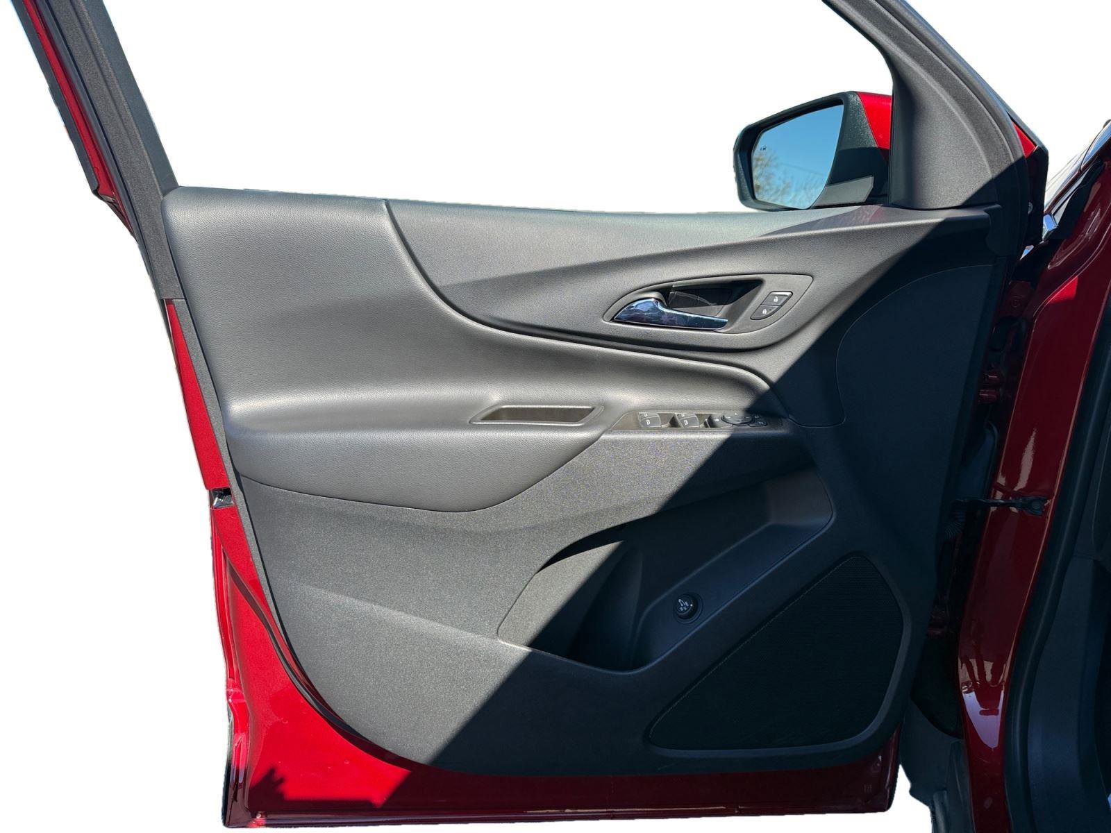 Used 2023 Chevrolet Equinox LT image 9