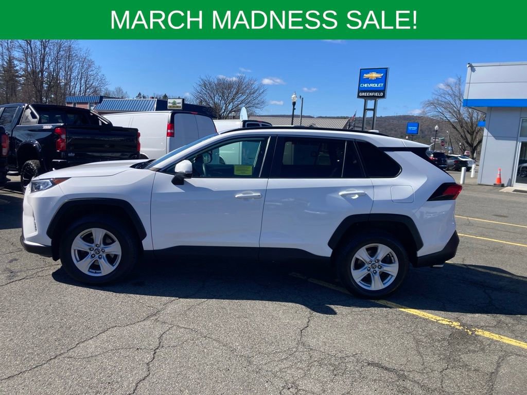 Used 2021 Toyota RAV4 XLE w/ Convenience Package image 4
