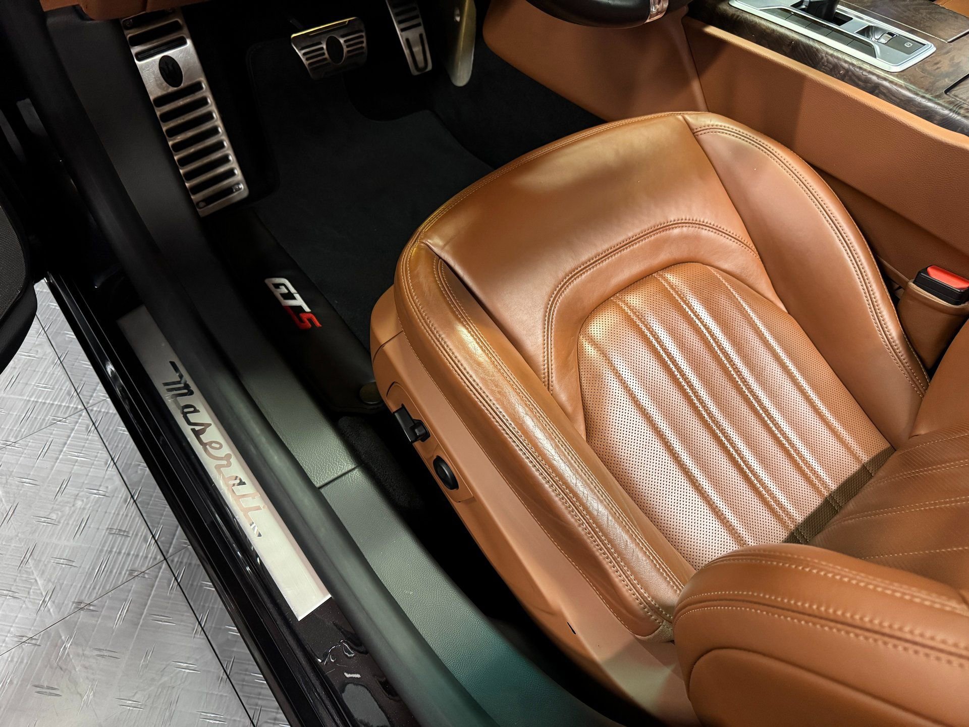 Used 2014 Maserati Quattroporte GTS image 16