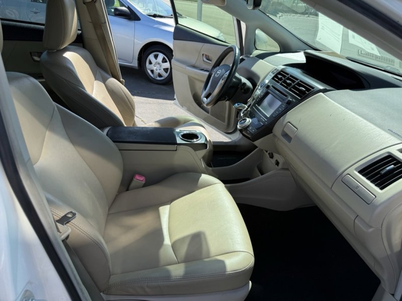 Used 2014 Toyota Prius V Five image 27