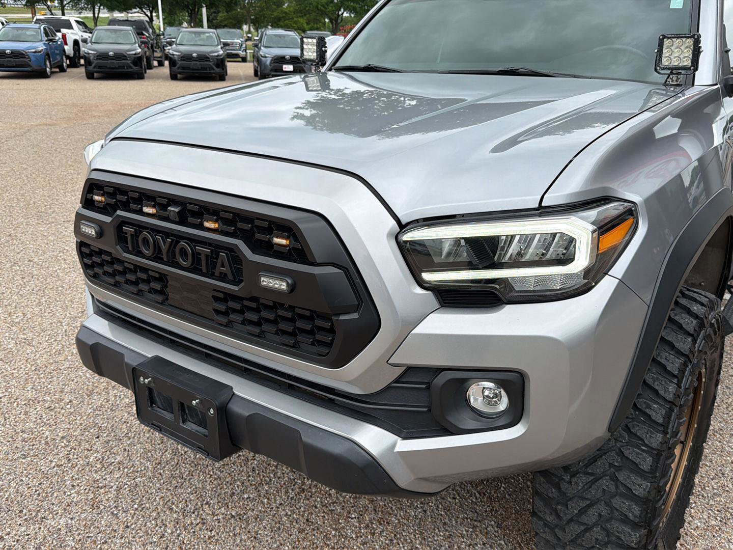 Used 2021 Toyota Tacoma TRD Off-Road w/ Technology Package AWD/4WD image 9
