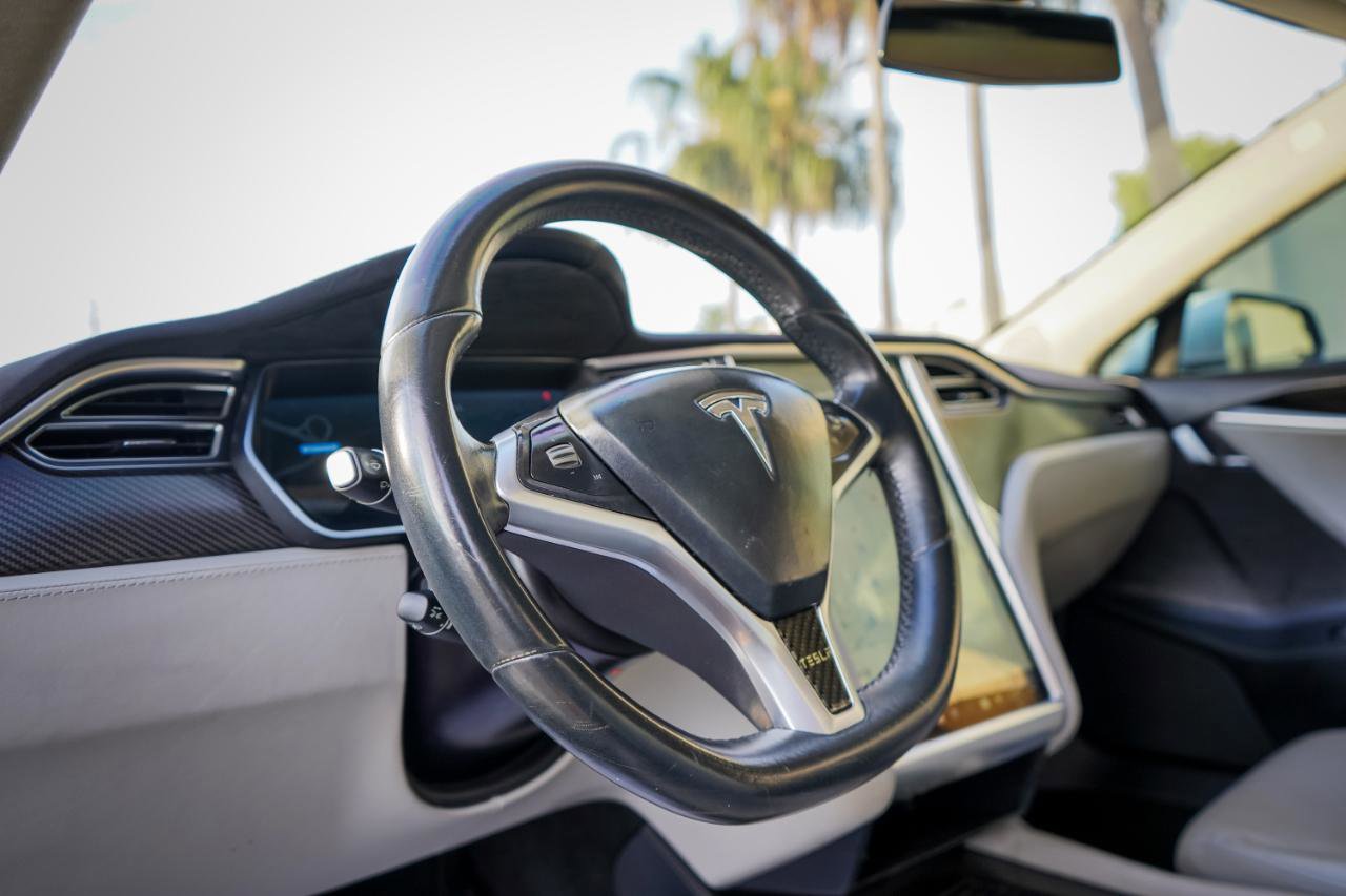 Used 2016 Tesla Model S 70D image 9